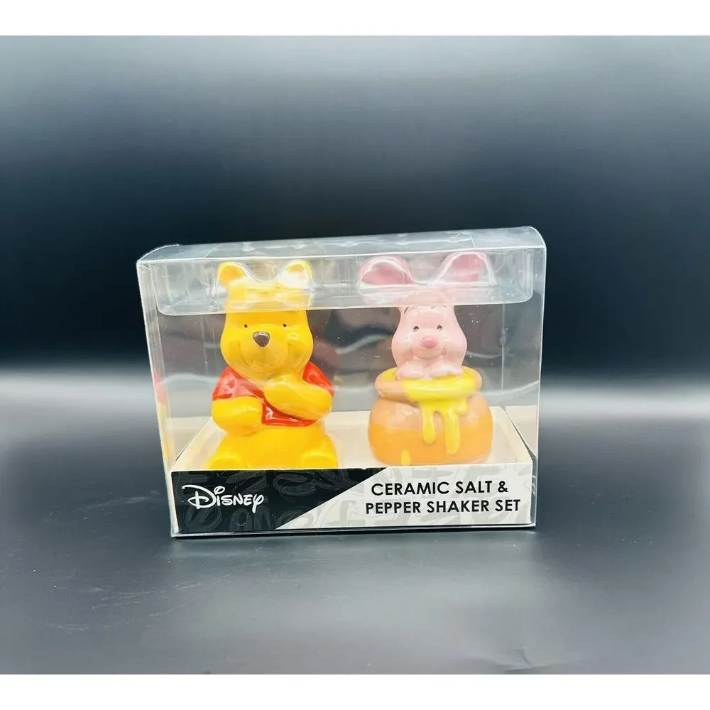 Disney Winne the Pooh & Piglet Ceramic Salt And Pepper Shaker Set NEW